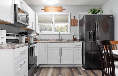 Turnagain Apartment | Cute and cozy updated apartment in Midtown [4]