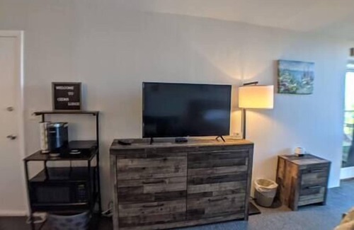 Weirs Beach Apartment | Cute Cedar Lodge Studio with Balcony & Lake Views!