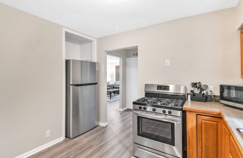 Lansing House | Cute, Cozy, and Completely Renovated!