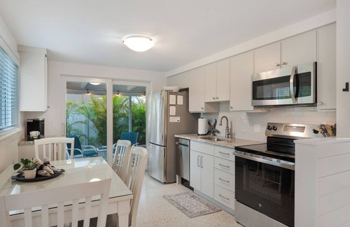 Anna Maria Condo | Cute & cozy getaway at north end of Anna Maria Island. 5-min walk to the beach!