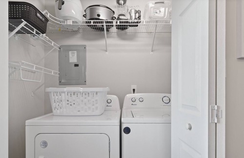 Jacksonville House | Cute Duplex w/King Suite in Jacksonville- Close to Bases