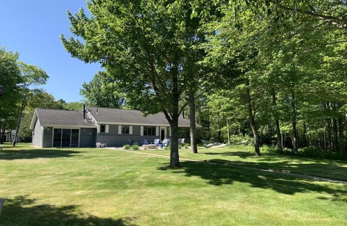 Lewiston House | Cute lake house on West Twin Lake