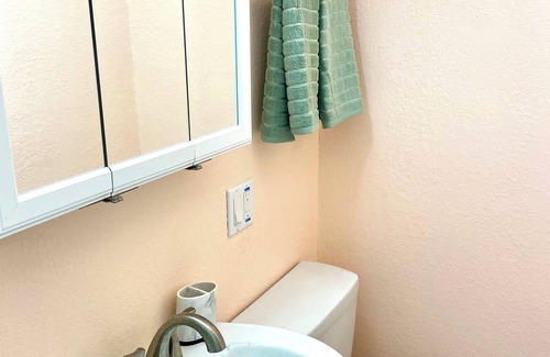 Port Hueneme Cabin | Cute little guest room/separate cottage close to Beach!