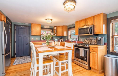 Walloon Lake Cabin | Cute Log Cabin! Fall Color Dates Open! Hot Tub! Walloon Lake! Waterpark!