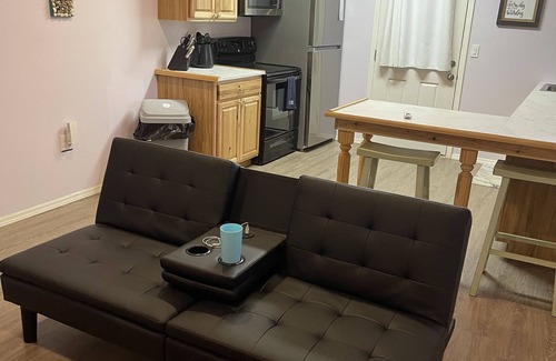 Holly Hill House | CUTE PRIVATE 1 BEDROOM HOUSE 1.5 MILES FROM BEACH