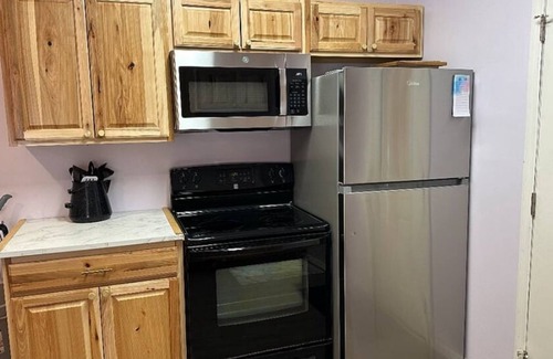Holly Hill House | CUTE PRIVATE 1 BEDROOM HOUSE 1.5 MILES FROM BEACH