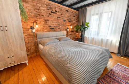 Karakoy Apartment | Cute Retro Home Balcony AC Galata