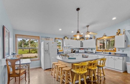 Steinhatchee House | Cypress Crab House of Steinhatchee! 1 block to river, parking, porch, parking