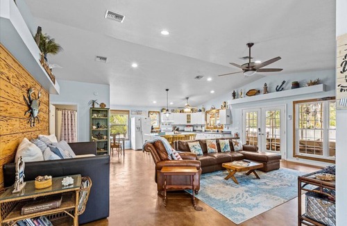 Steinhatchee House | Cypress Crab House of Steinhatchee! 1 block to river, parking, porch, parking