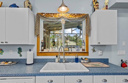 Steinhatchee House | Cypress Crab House of Steinhatchee! 1 block to river, parking, porch, parking