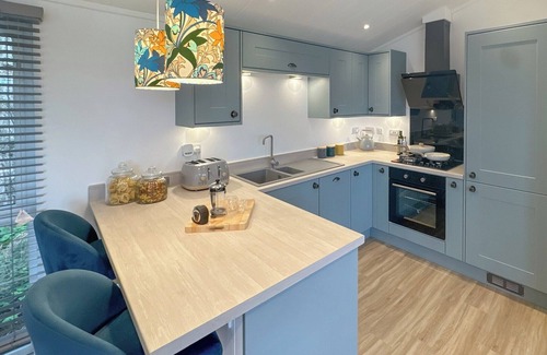 Blackburn Ski Chalet | Cypress Lodge sleeps 4. One master bedroom with large en suite.