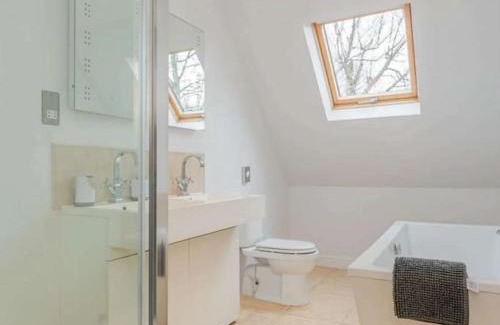 Penygroes House | Cysgod Y Dyffryn - Luxury holiday cottage sleeping 8, Hot Tub available