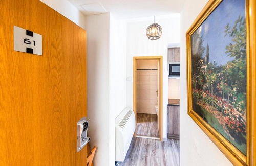 Paquis Navigation Apartment | CytiZen 1-room apt top floor nice view with balcony n61