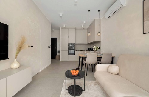 Wroclaw City Center Apartment | Czysta 4 Wrocław | Beige Apartment with Garden, Desk and Air Conditioning
