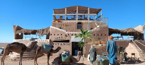 M'Hamid El Ghizlane Hotel | désert tours & Hôtel Titanic lac irik
