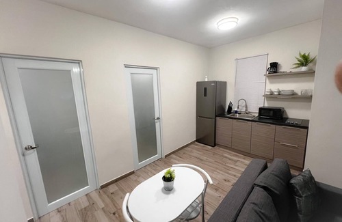 Pugnado Afuera Apartment | D'lujo Apt. #2 con A/C, Wi-Fi & Parking