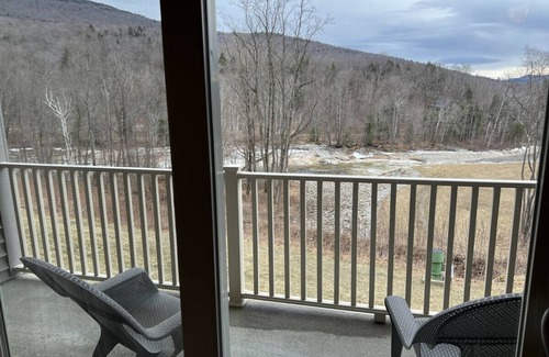 Lincoln Condo | D116 · Lovely studio with beautiful view of loon Mountain