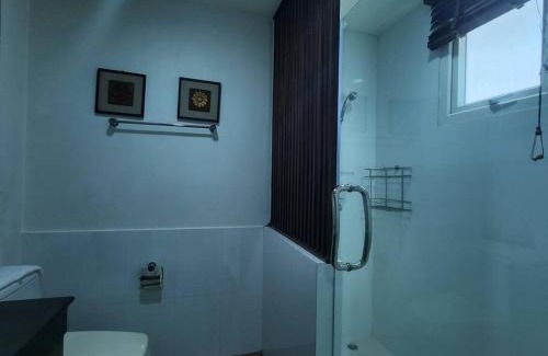 Central Pattaya Villa | D34长住优惠房-芭提雅市中心高端4间卧室泳池别墅