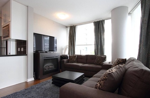 Crosstown Condo | D48 - 2 Bedroom close to everything