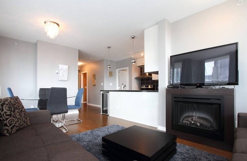 Crosstown Condo | D48 - 2 Bedroom close to everything