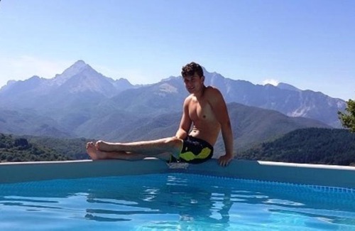 Casola in Lunigiana House | DA ERCOLE casa vacanze di lusso con giardino, piscina e idromassaggio.