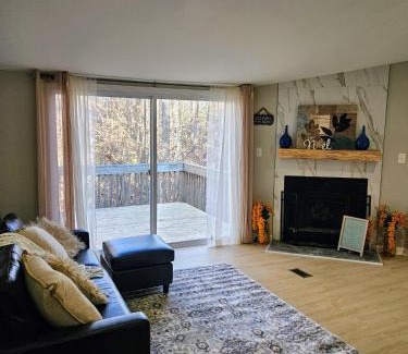 Mountain Island House | Da.Luxe Cottage Mtn Island Area on 1.56 Acres