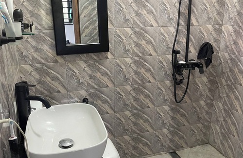 Aburi Hotel | Da Palm inn