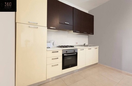 Msida Apartment | Da Vinci · Spacious central 2BR, just off UNI/Hospital & WIFI