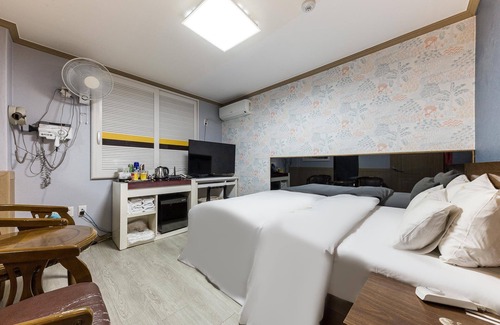 Dong-gu Hotel | Daejeon Yongjeon Sol-b