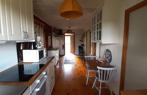 Bjursas Cottage | Dala cottage with stunning views near forest and lake