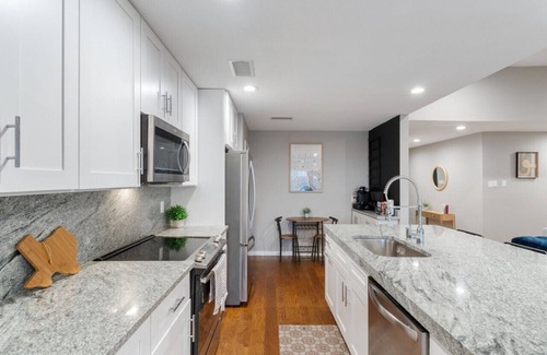 Northwest Dallas Apartment | Dallas Retreat: Modern Design