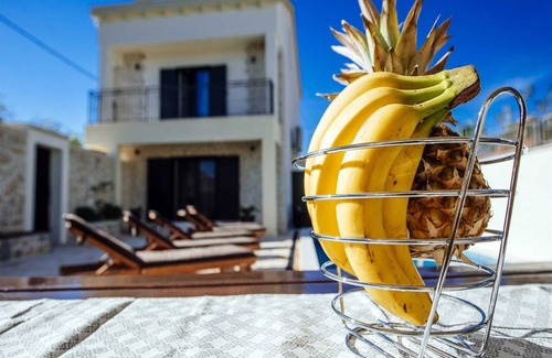 Vinjerac Villa | Dalmatian Villa Castello Coza with pool