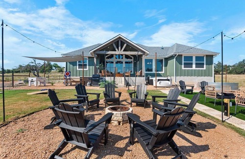 Fredericksburg House | Dancing Sun Cottage - Pool, Hot Tub, Games, Movies