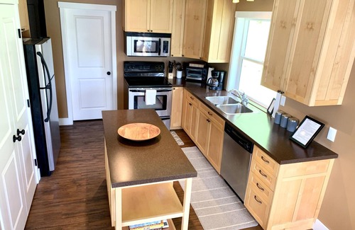 Anglemont Cabin | Dancing Waters Lakehouse - Semi Waterfront - Shuswap Vacations and Sledding Accommodation