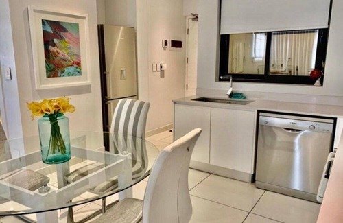 Greater Johannesburg Metropolitan Area House | Dante’s Spectacular One Hyde Park Executive Suites