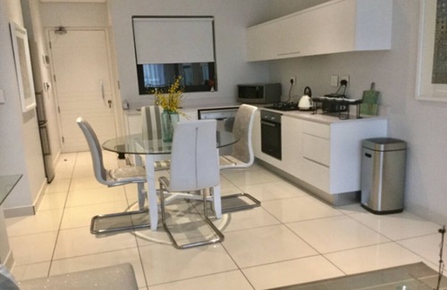 Greater Johannesburg Metropolitan Area House | Dante’s Spectacular One Hyde Park Executive Suites