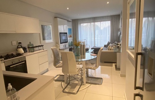 Greater Johannesburg Metropolitan Area House | Dante’s Spectacular One Hyde Park Executive Suites