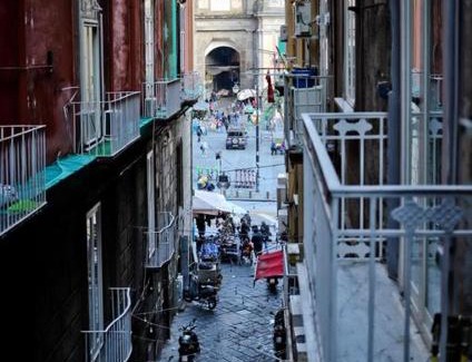 Montecalvario House | Dante & Serenella station