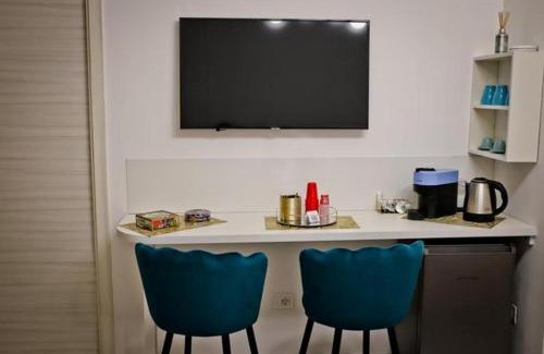 Montecalvario House | Dante & Serenella station