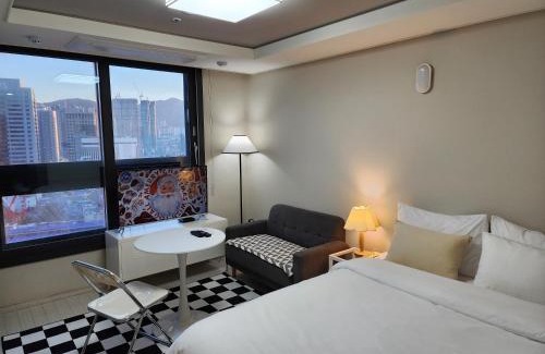Seongnae-dong Apartment | Daon 동성로 스타비앤비 레지던스
