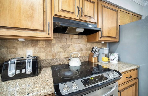 Southside House | ~Dapper Duck Sleeps 12 Heated Pool & Billiards~