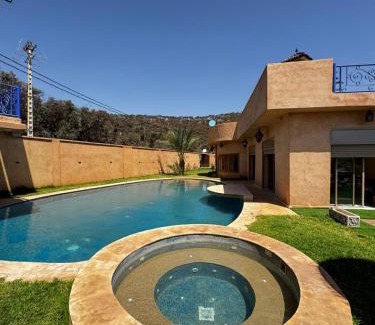 Aguergour House | Dar NFis Suites et chambres de luxe dans un havre de paix vue paradisiaque au bord du lac