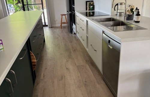 Robin Hill House | Darcy’s Ranch. 5mins to CBD & Mt Panorama