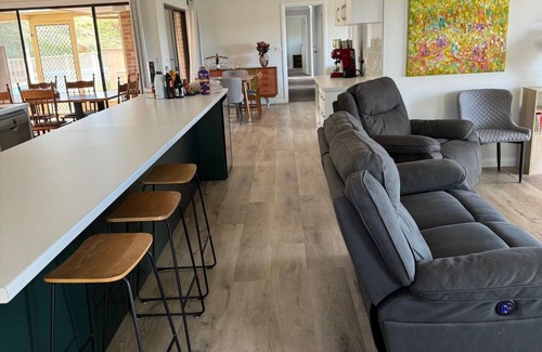 Robin Hill House | Darcy’s Ranch. 5mins to CBD & Mt Panorama