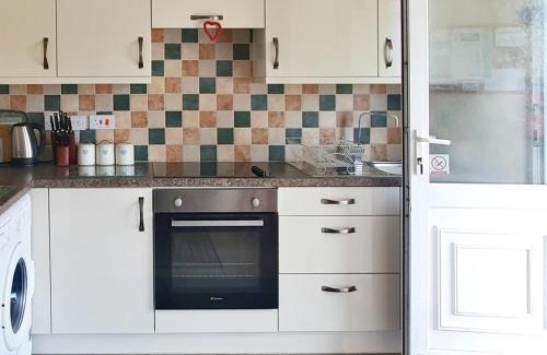 Galmpton Ski Chalet | Dart Haven - cheerful holiday bungalow in Galmpton