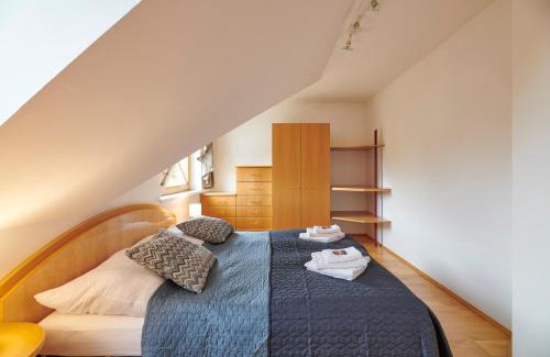 Lutzmannsburg House | DAS BURGENNEST, Bademantelgang zur Therme Lutzmannsburg, Garten, Parkplatz