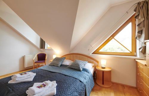 Lutzmannsburg House | DAS BURGENNEST, Bademantelgang zur Therme Lutzmannsburg, Garten, Parkplatz