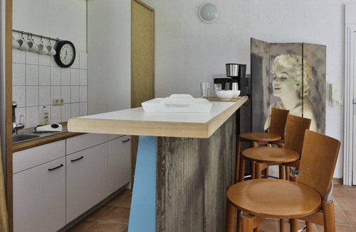 Bad Doberan Apartment | Das Kinozimmer ist Eine Hübsche Kleine und Helle Soutterainwohnung für Kinofans und Naturliebhaber Ideal Geeignet