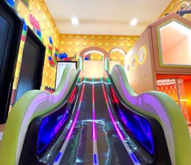 Bukit Baru Villa | Dato Villa Luxury Homestay 12min to Jonker Street 26pax Private Pool Playground KTV BBQ