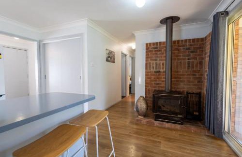 Dubbo House | Davidson - Family Getaway, Pet Friendly